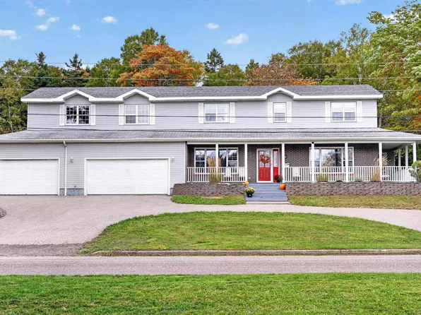 36 Bardmoor Cres, Sydney River, NS B1S 3J6