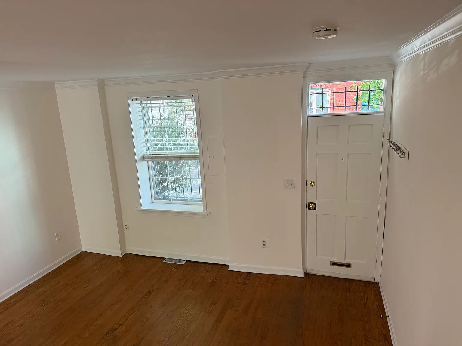 2 bed, 2.5 bath, 1375 sqft, $4,400 — Photo 2