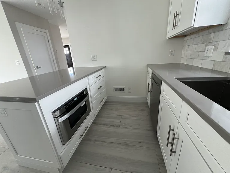 19 Loomis Ave — Photo 11
