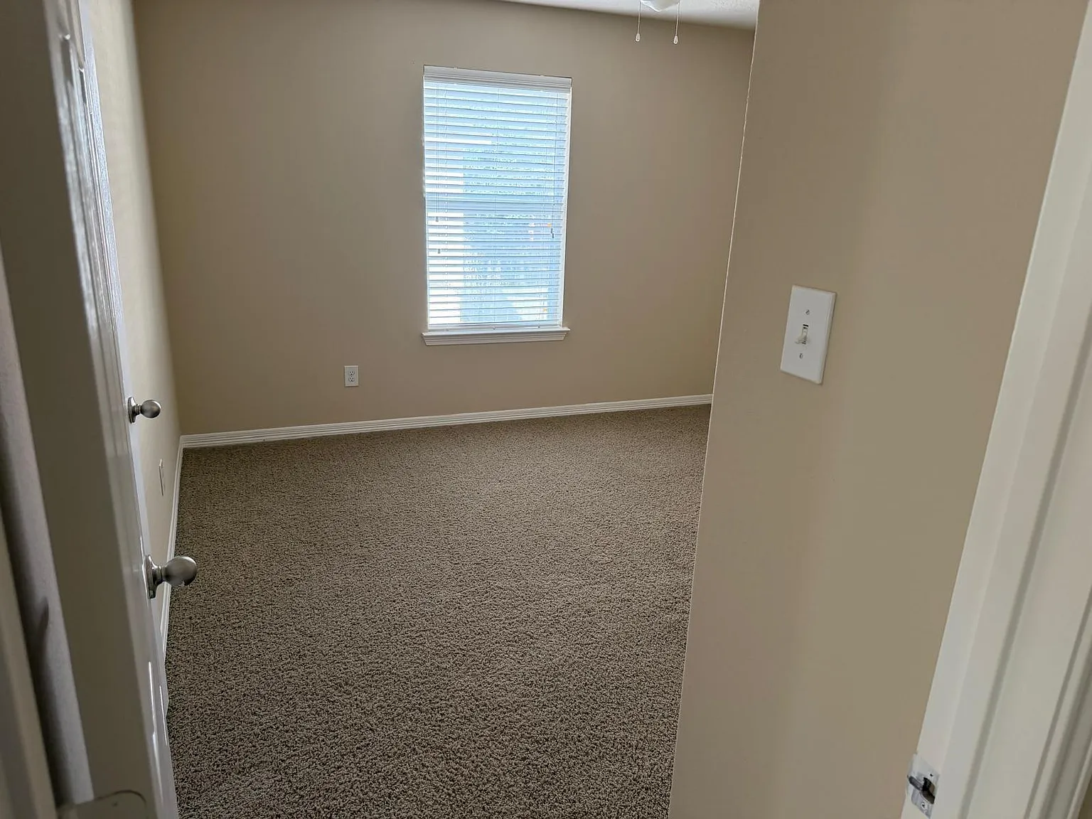 3 bed, 2.5 bath, 1878 sqft, $2,300 — Photo 1