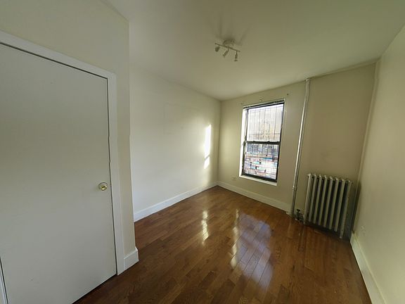 4th image of 157 Jefferson Ave #Oner