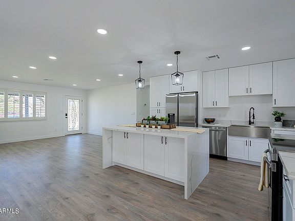 3rd image of 1139 E Balboa Dr