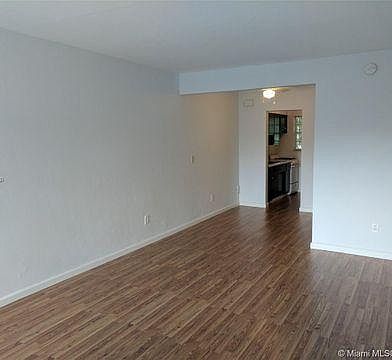4th image of 920 Meridian Ave APT 10
