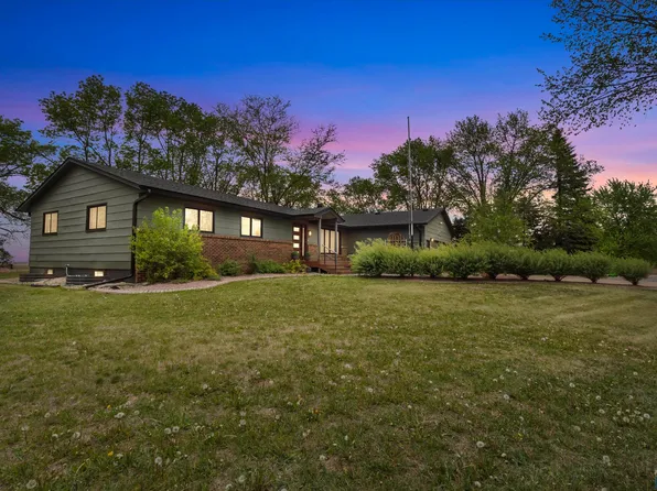 691 W Willow St, Canistota, SD 57012