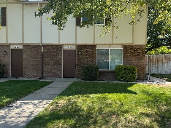 2nd image of 1961 E Parkridge Dr