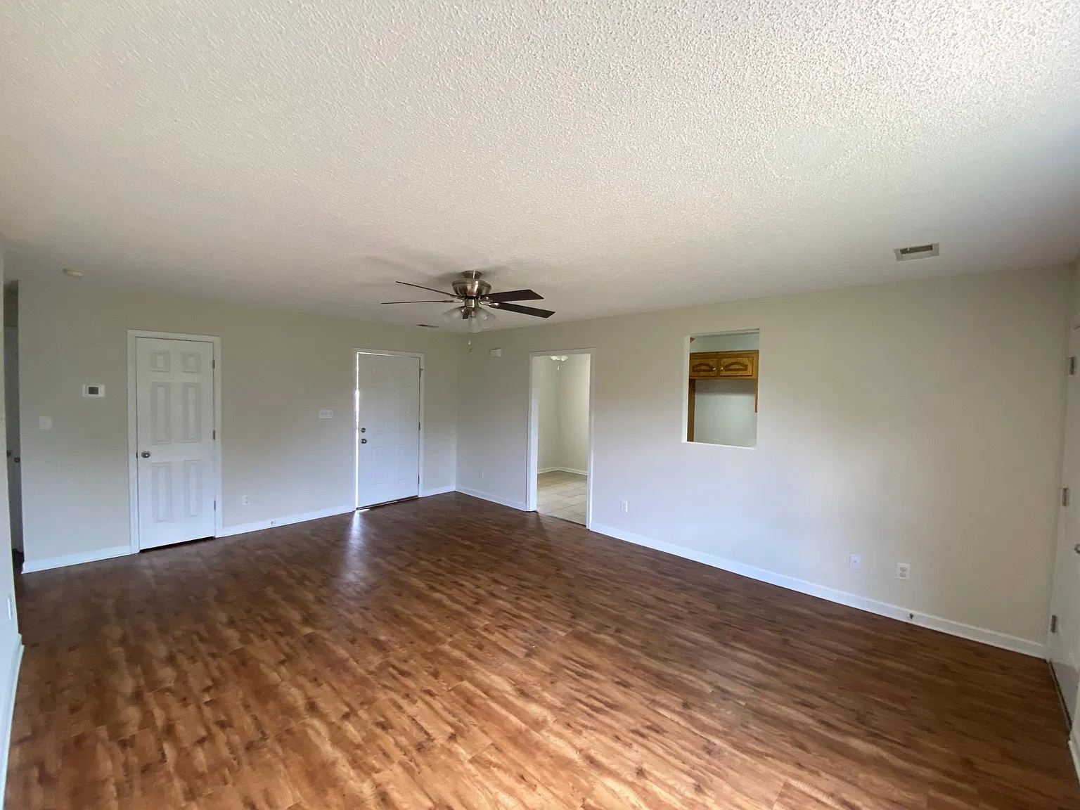 3 bed, 1110 sqft, $1,450 — Photo 2