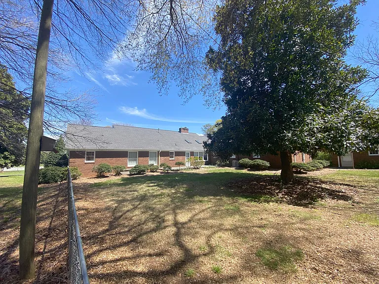 2400 E Blackstock Rd — Photo 5