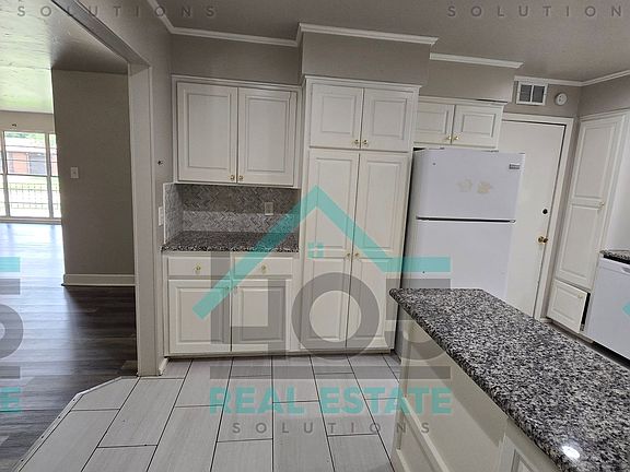 4th image of 2500 N Towry Dr