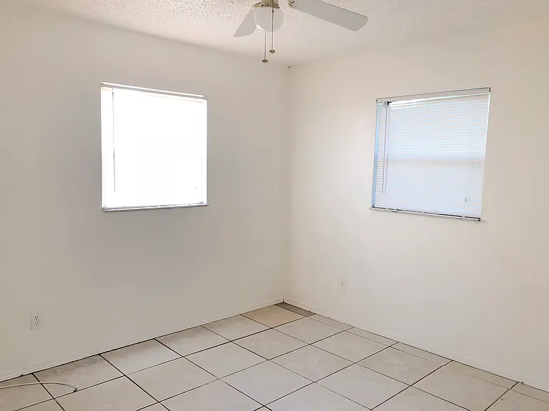 2089 Palm Way #B — Photo 8