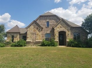 990 N Walnut St, Roanoke, TX 76262
