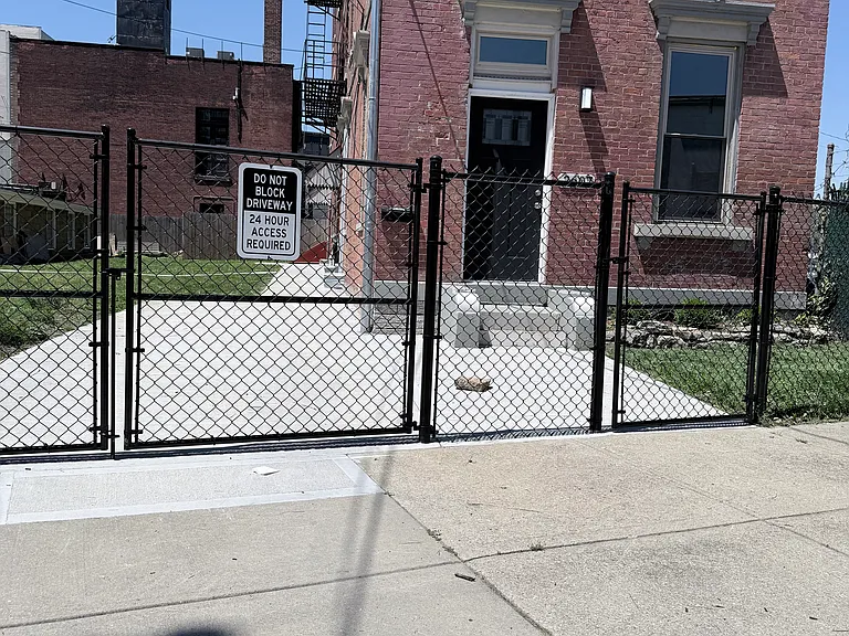 2607 Cook St — Photo 35