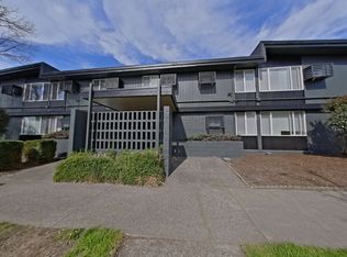 University Manor - Newly Renovated Units just a short walk from Campus!, Eugene, OR 97401