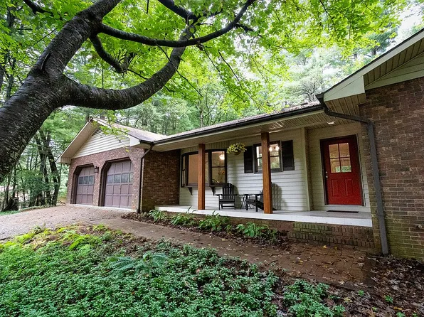 203 Fernwood Dr, Hendersonville, NC 28791