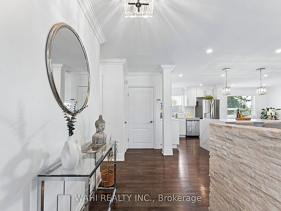 5th image of 39 Nanwood Dr