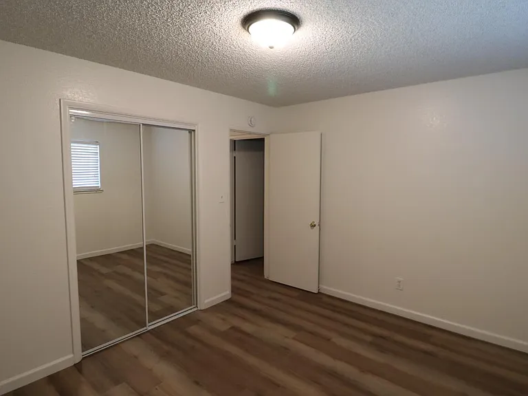 6347 N Laureen Ave — Photo 18