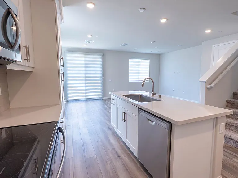 401 Verna St — Photo 5
