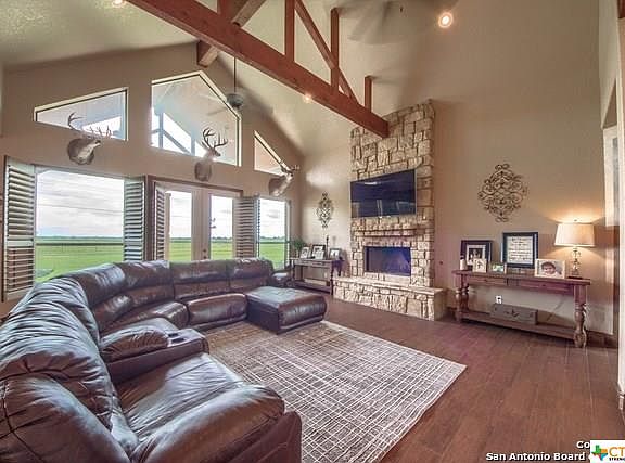 4th image of 378 Cibolo Ln