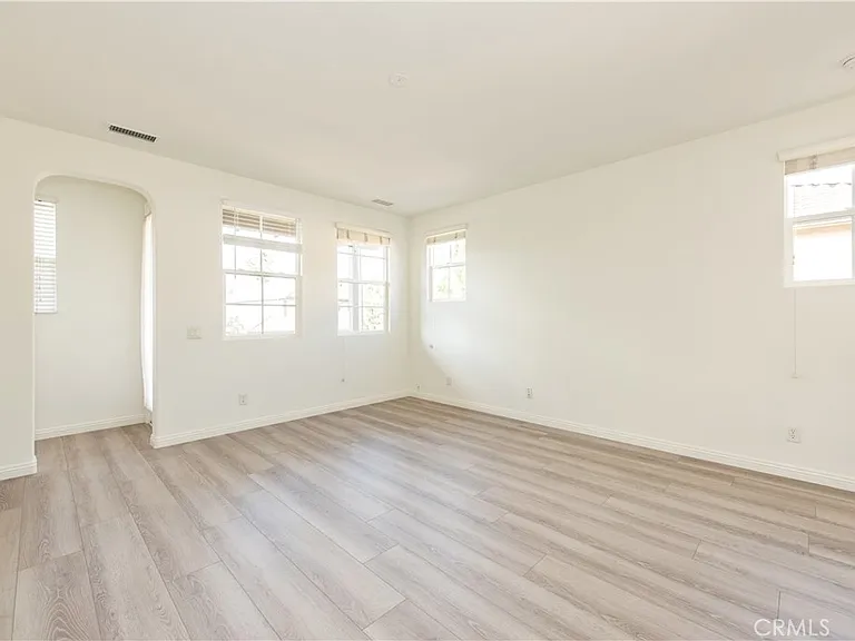 32 Sebastian — Photo 19