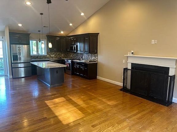 5th image of 34 Carpenter Ave