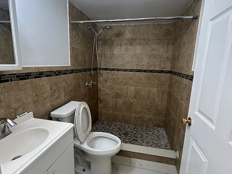 1139 Sewall Ave — Photo 9