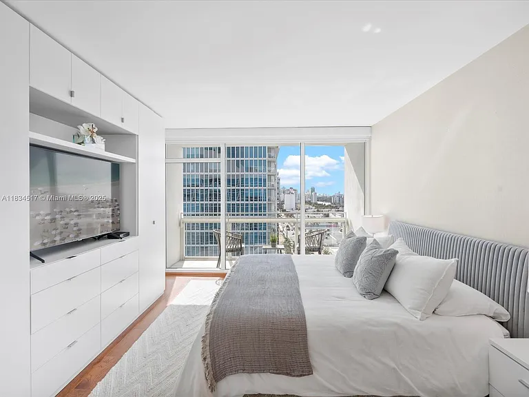 6801 Collins Ave #1402 — Photo 15
