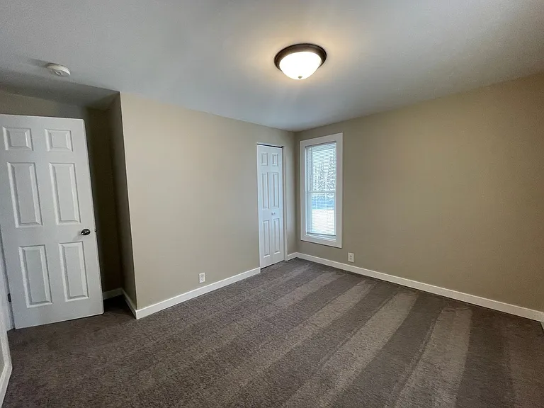 852 Lafayette Ave NE — Photo 15