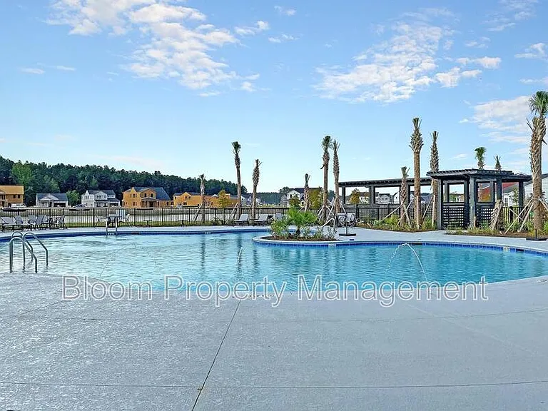 451 Carrara Dr — Photo 47