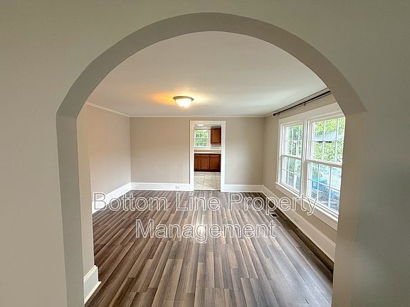 3rd image of 1429 W Horah St