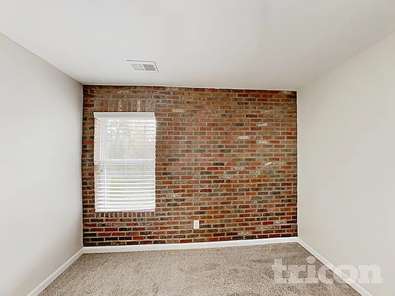 1413 Eastway Dr — Photo 13
