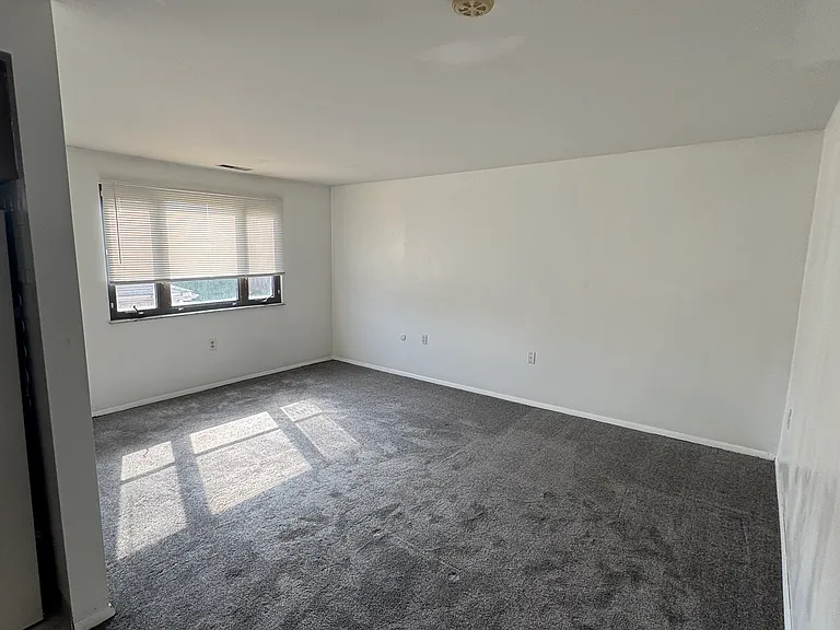 514 Dewey Ave — Photo 2