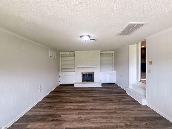 3rd image of 4913 Millpoint Rd