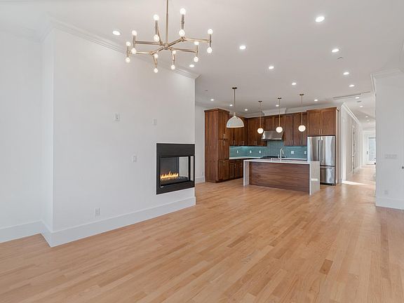 4th image of 305 Walnut St