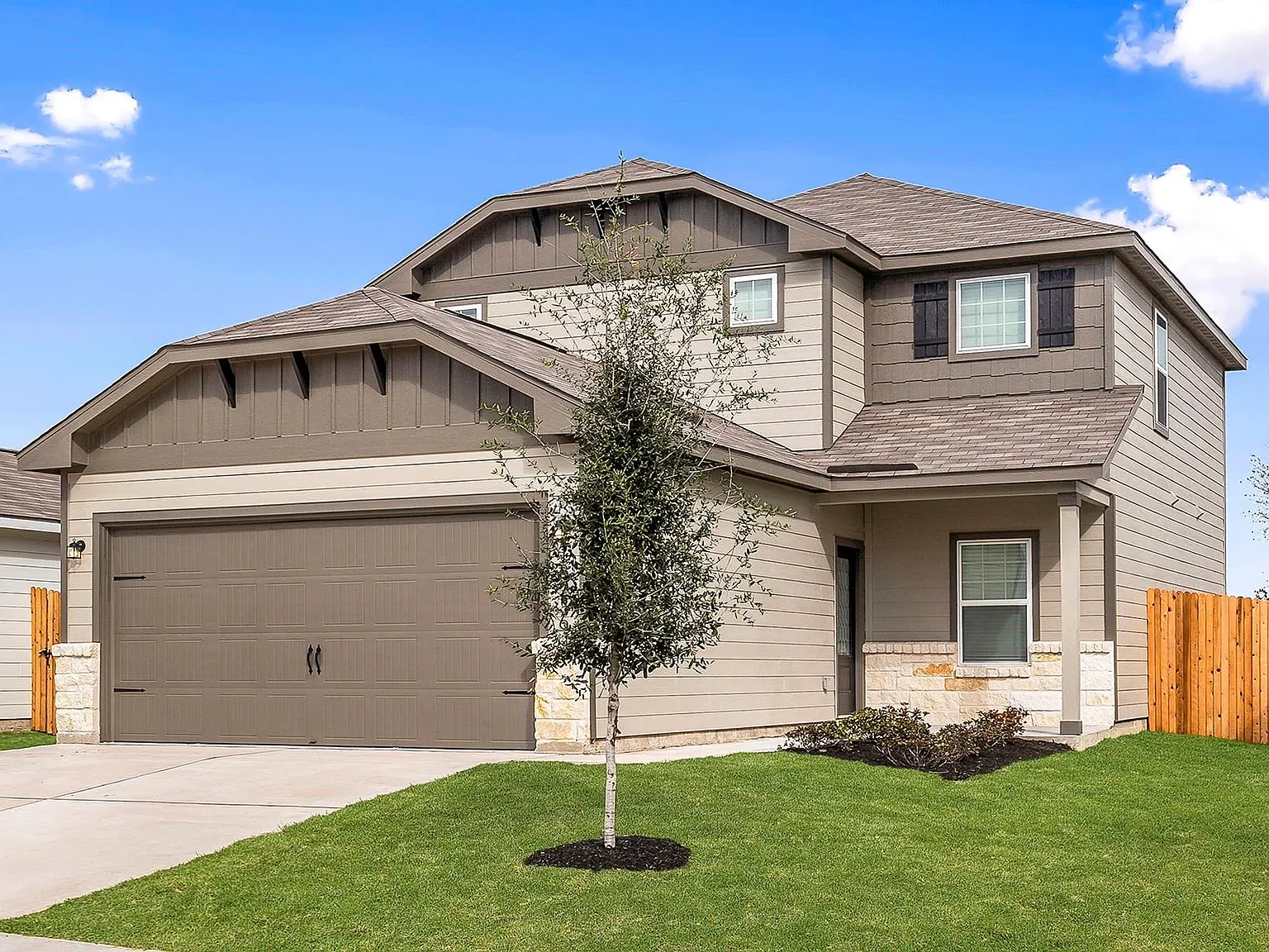 4 bed, 2.5 bath, 1924 sqft, $2,565 — Photo 1