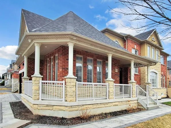 17 Delattaye Ave, Aurora, ON L4G 7T8
