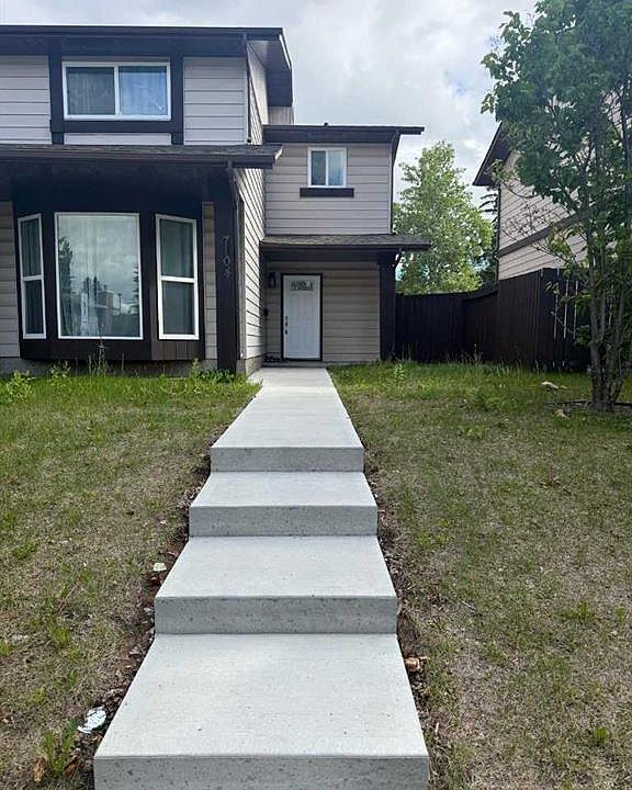 1st image of 7104 Temple Dr NE