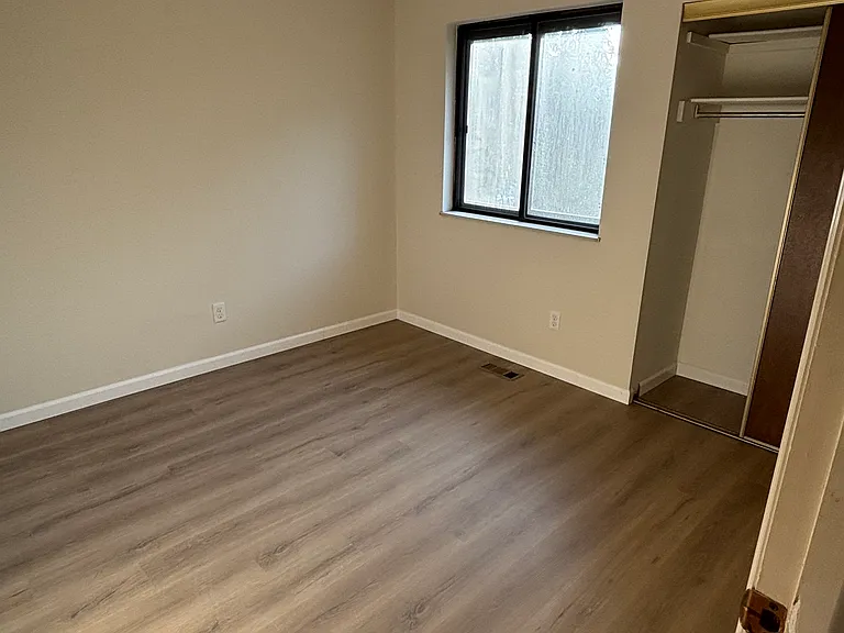 4377 Kingbolt Blvd — Photo 11