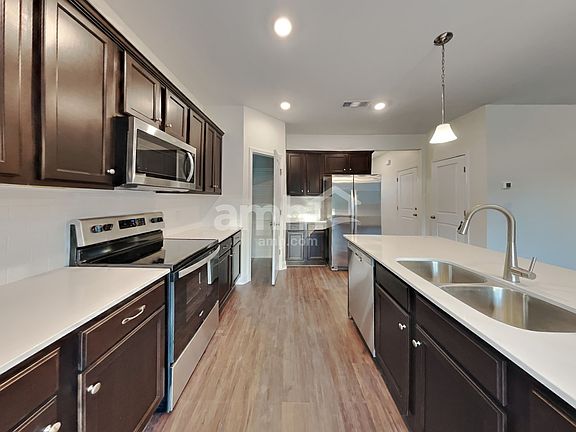 3rd image of 2120 Williamshire Ln