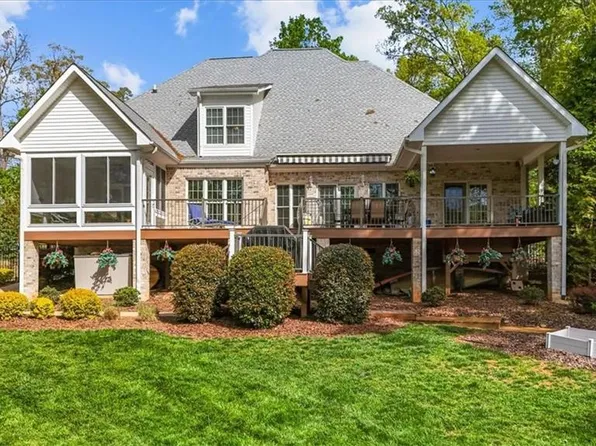 135 Harbor Dr W, Lexington, NC 27292