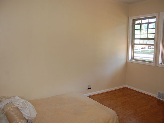 5th image of 107 W Okabena St
