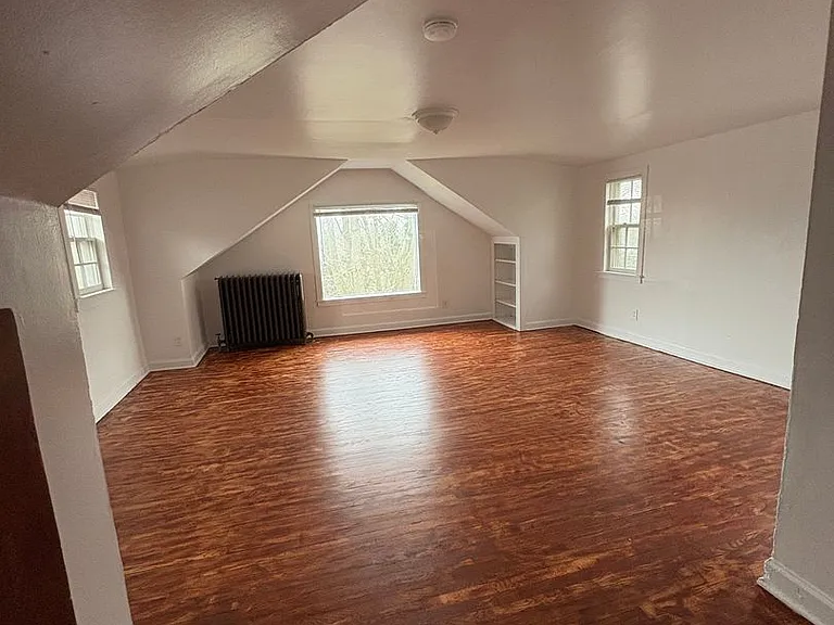 118 College Pl — Photo 4