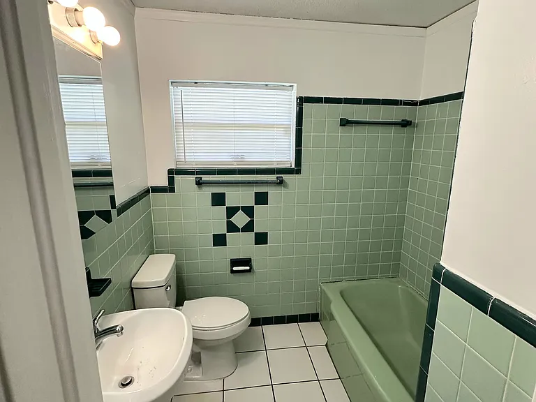 332 Bay St — Photo 27
