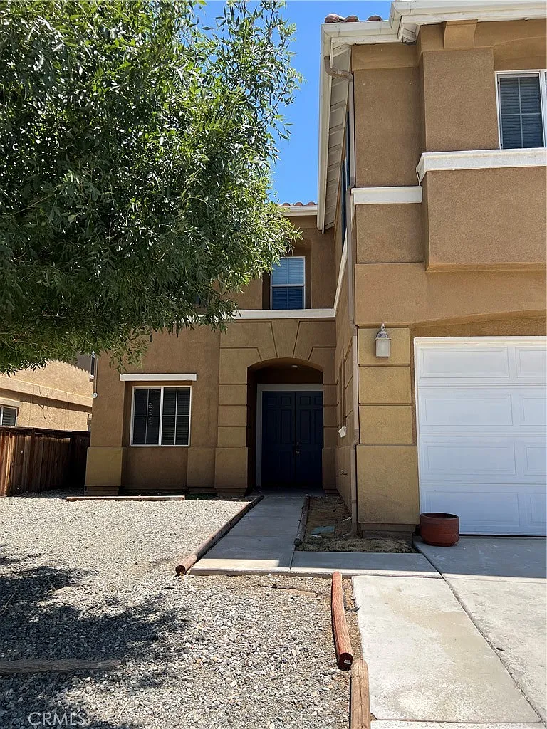5 bed, 3513 sqft, $2,850 — Photo 1