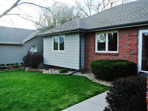 3rd image of 3130 Shelley St