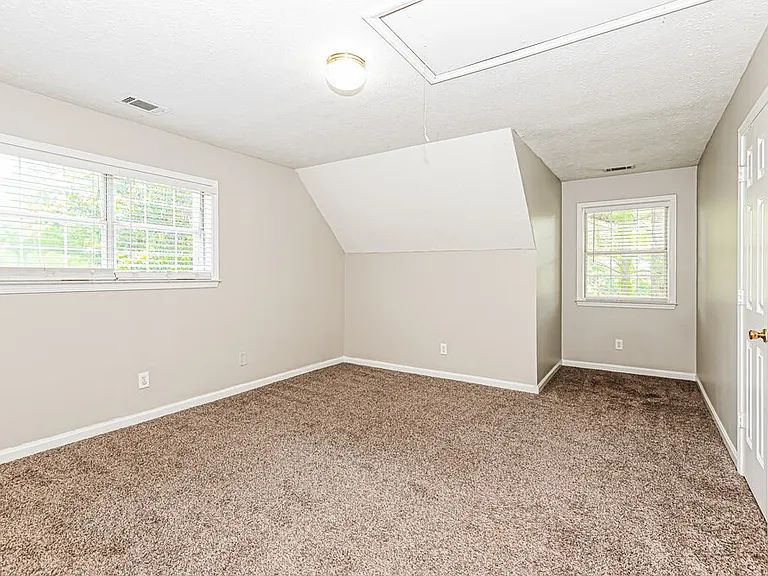 706 Hearthstone Xing — Photo 14
