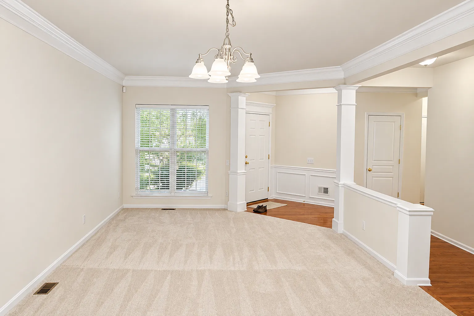 3 bed, 2.5 bath, 2386 sqft, $2,700 — Photo 4