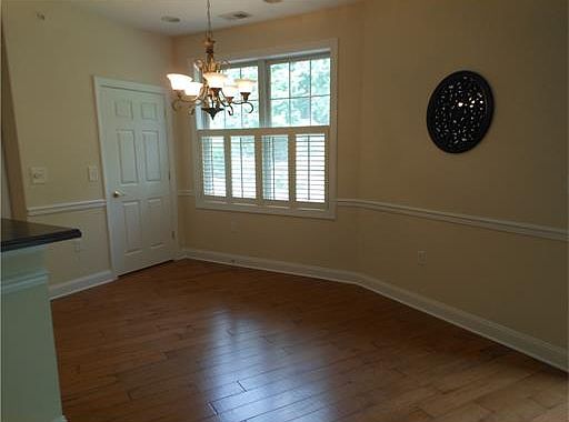 4th image of 278 Victoria Dr