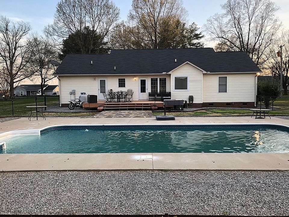 1st image of 842 Sunny Slope Dr