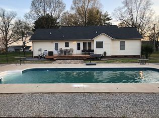 842 Sunny Slope Dr, Cowpens, SC 29330