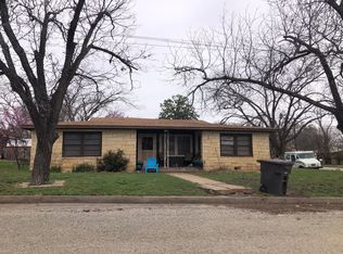 2000 S Walnut St, Brady, TX 76825