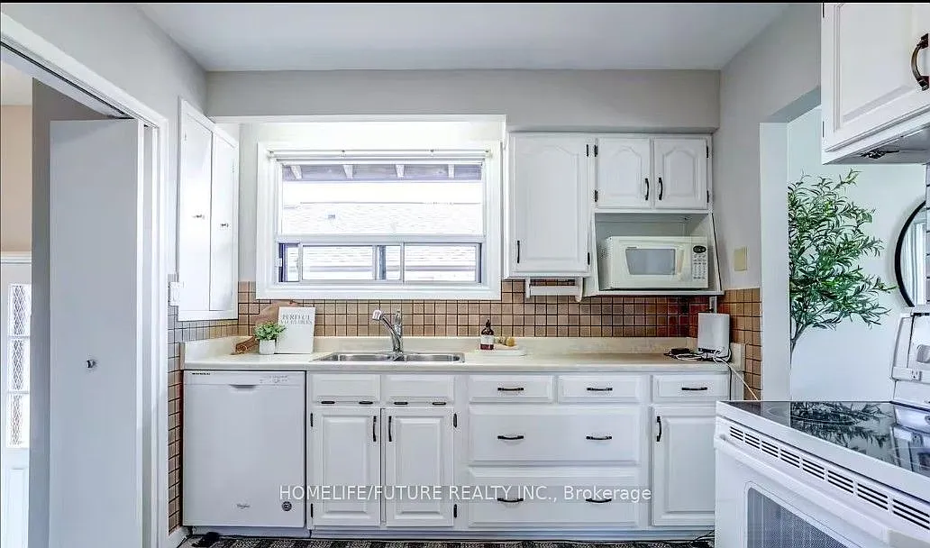 3 bed, $2,700 — Photo 4